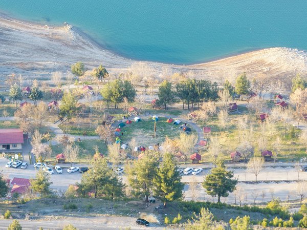 Quels sont les avantages et inconvénients de voyager en groupe ?